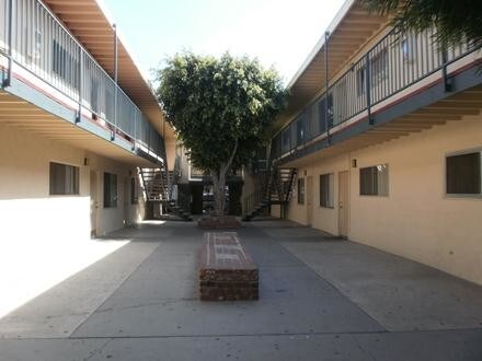 Foto del edificio - 477 E South St