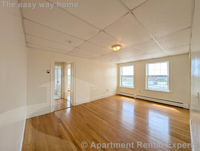 Foto del edificio - 36 College Ave