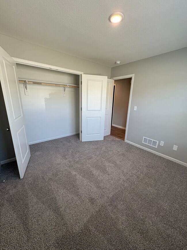 Foto del edificio - 622 Fall Meadow Ln
