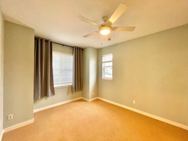 Foto del edificio - Great TownHome For Rent