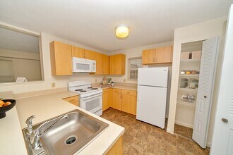 Building Photo - Limestone Creek Apartment Homes
