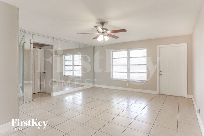 Building Photo - 3751 NW 9th Ct