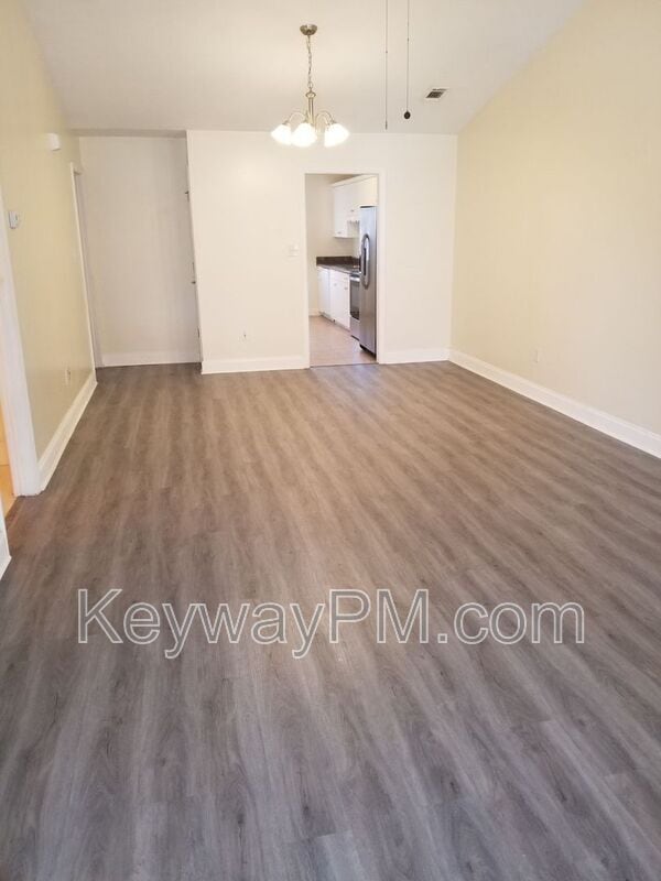 Foto del edificio - 302 Browning Dr