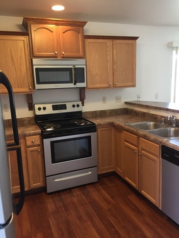 Kitchen - 1134 Ridge Creek Cir