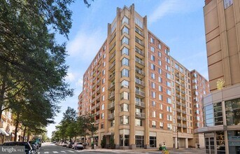 Building Photo - 1020 N Highland St