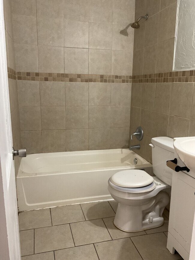 Foto del edificio - Two bedroom home for rent close to Rose State College