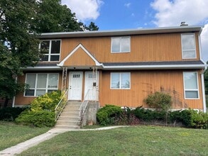 Building Photo - 935 Merrick Rd