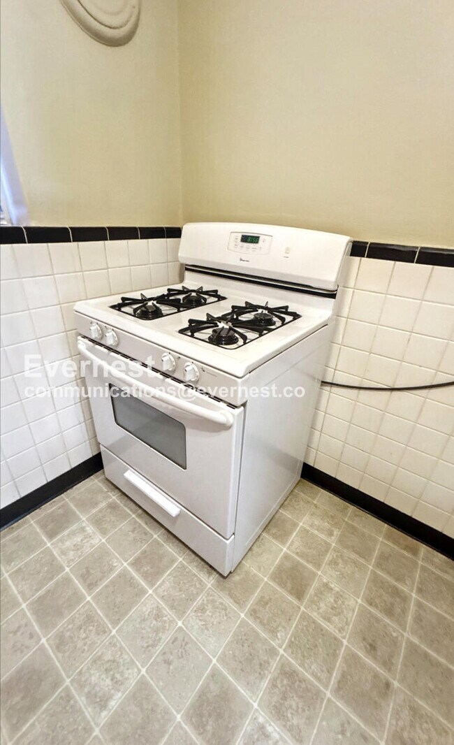 Foto del edificio - 7337 Dartmouth Ave