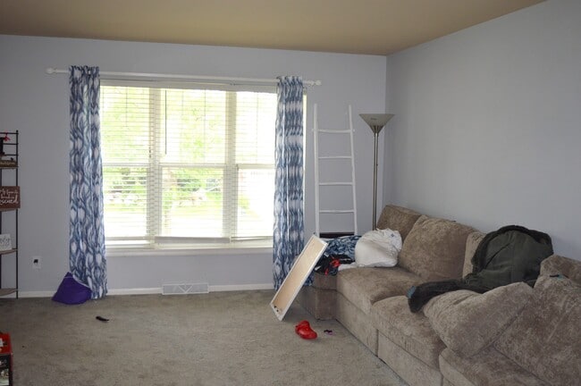 Foto del edificio - 8917 Snowberry Ln