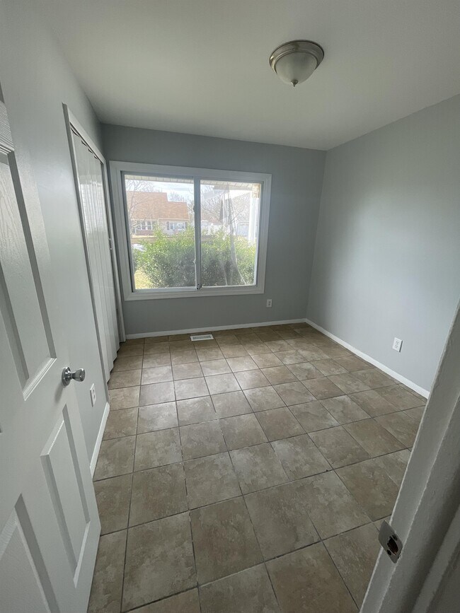 Photo - 37 Pershing Ln House