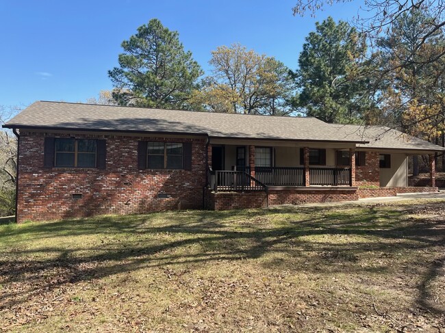 Building Photo - 942 E Seminole Dr
