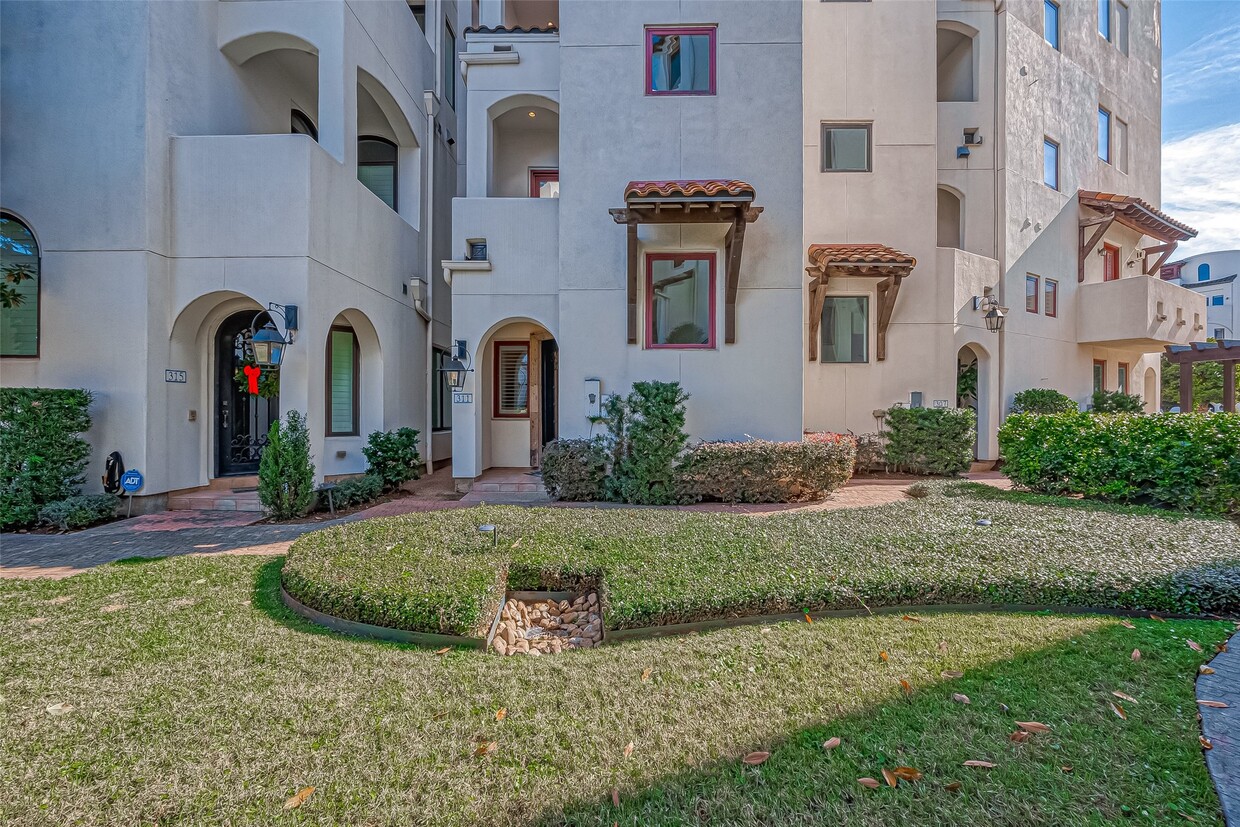 Primary Photo - 311 Calle Sevilla Pl