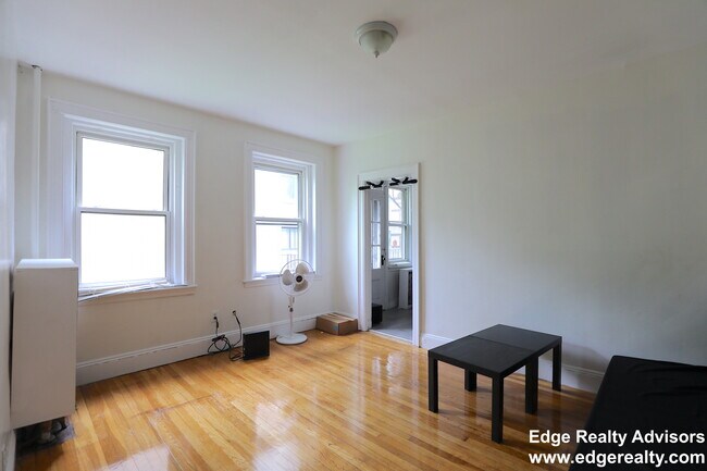 Foto del edificio - 258 Chestnut Hill Ave
