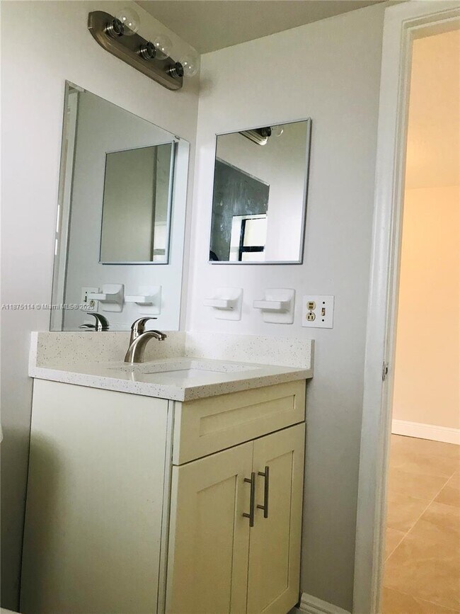 Building Photo - 2 bedroom in Pembroke Pines FL 33024