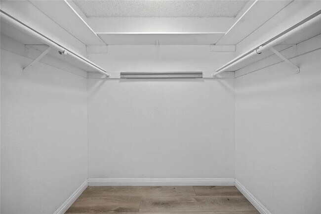 Foto del edificio - "Charming 1-Bedroom Furnished Retreat with...