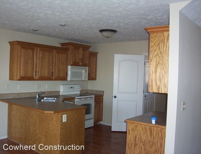 Building Photo - 5 br, 3 bath House - 3167 S Creekside