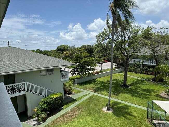 Foto del edificio - 4200 NW 3rd Ct