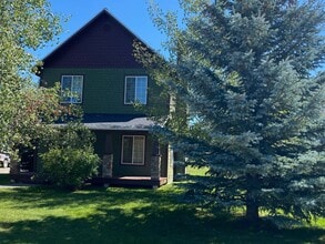 Building Photo - 823 Eagles Rest Dr