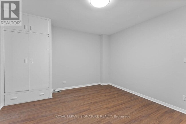 Building Photo - 233 Greenwood Ave