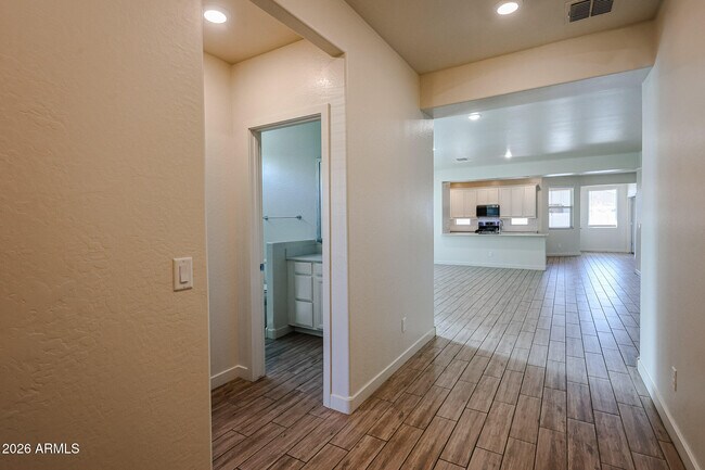 Foto del edificio - 16739 W Sand Hills Rd