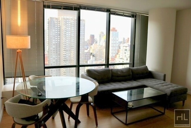 Foto del edificio - 2 bedroom 1 bathroom /FURNISHED / 3 weeks ...