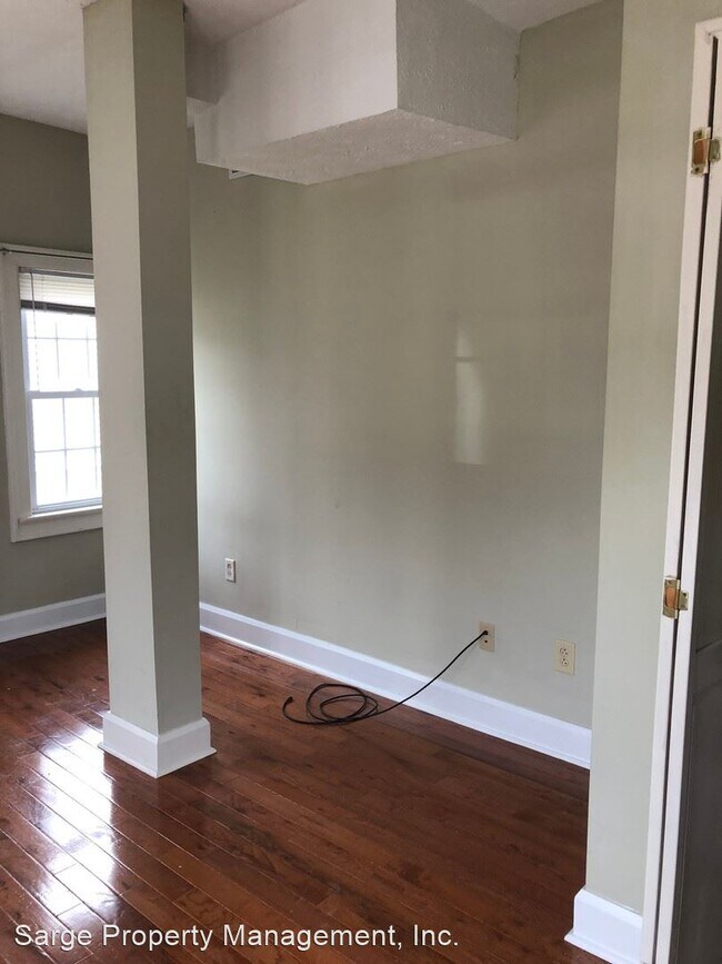 Foto del edificio - 5 br, 2 bath House - 401 E 8th St