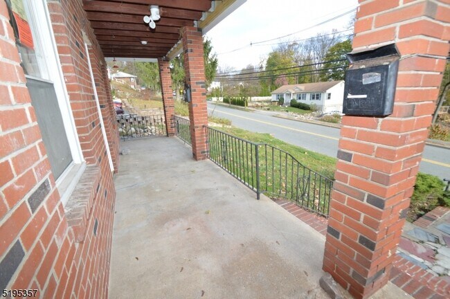 Foto del edificio - 640 Boonton Ave