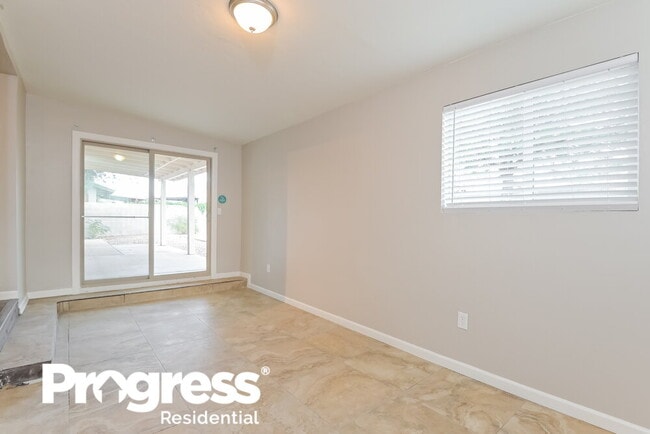 Building Photo - 1525 W Nevins Dr