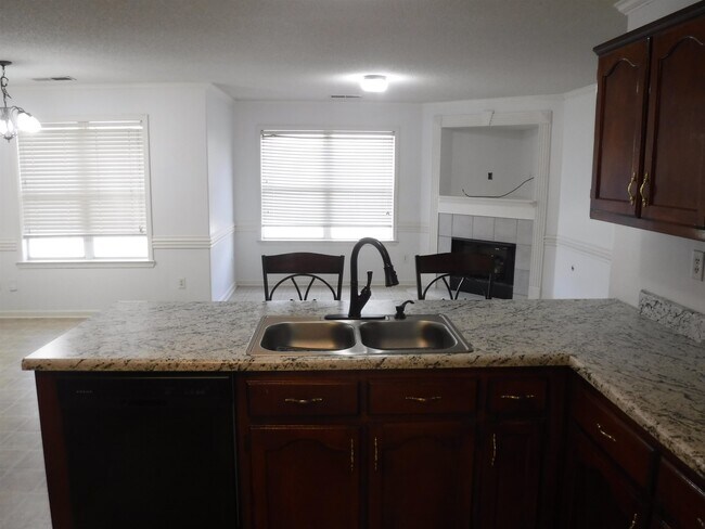 Foto del edificio - 1104 Macon Hall Rd