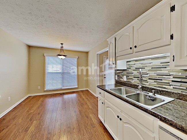 Building Photo - 201 Fox Hunt Ln