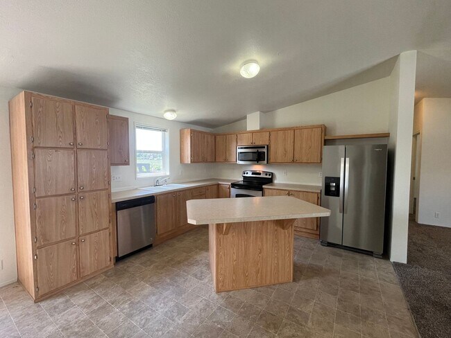 Foto del edificio - 3 bedroom, 2 bath Home in the Country, Available Now!