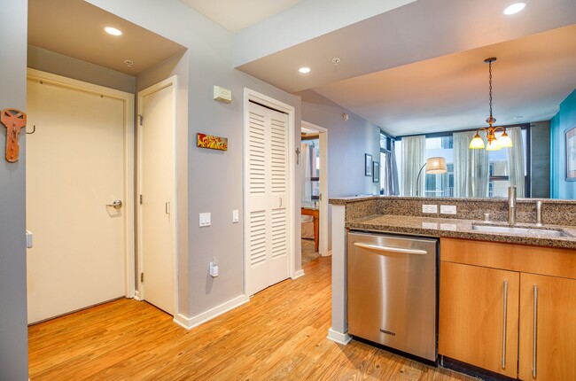 Building Photo - One Bedroom Condo In the Heart of East Vil...