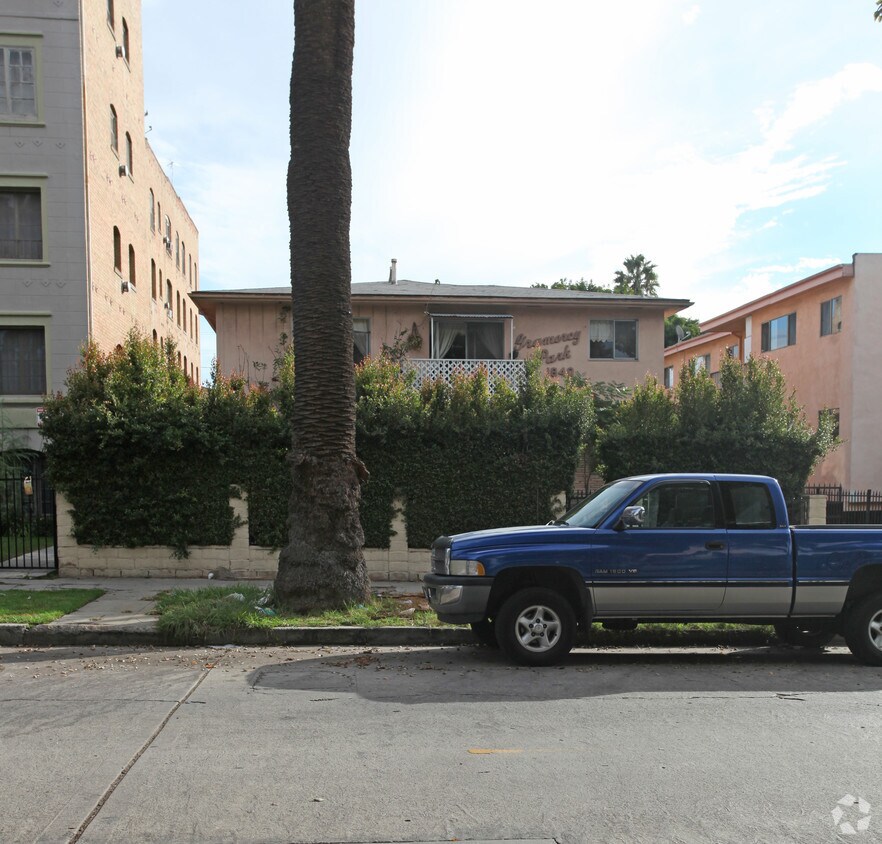 Foto del edificio - 1840 N Gramercy Pl