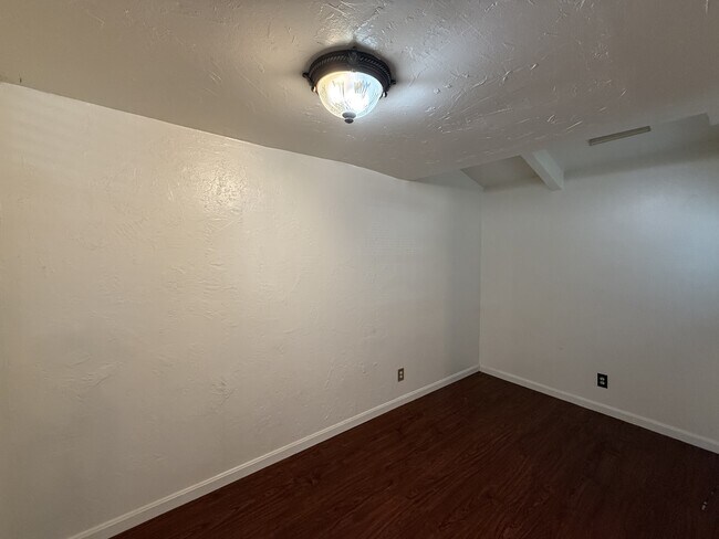 Foto del edificio - 422 W 17th St