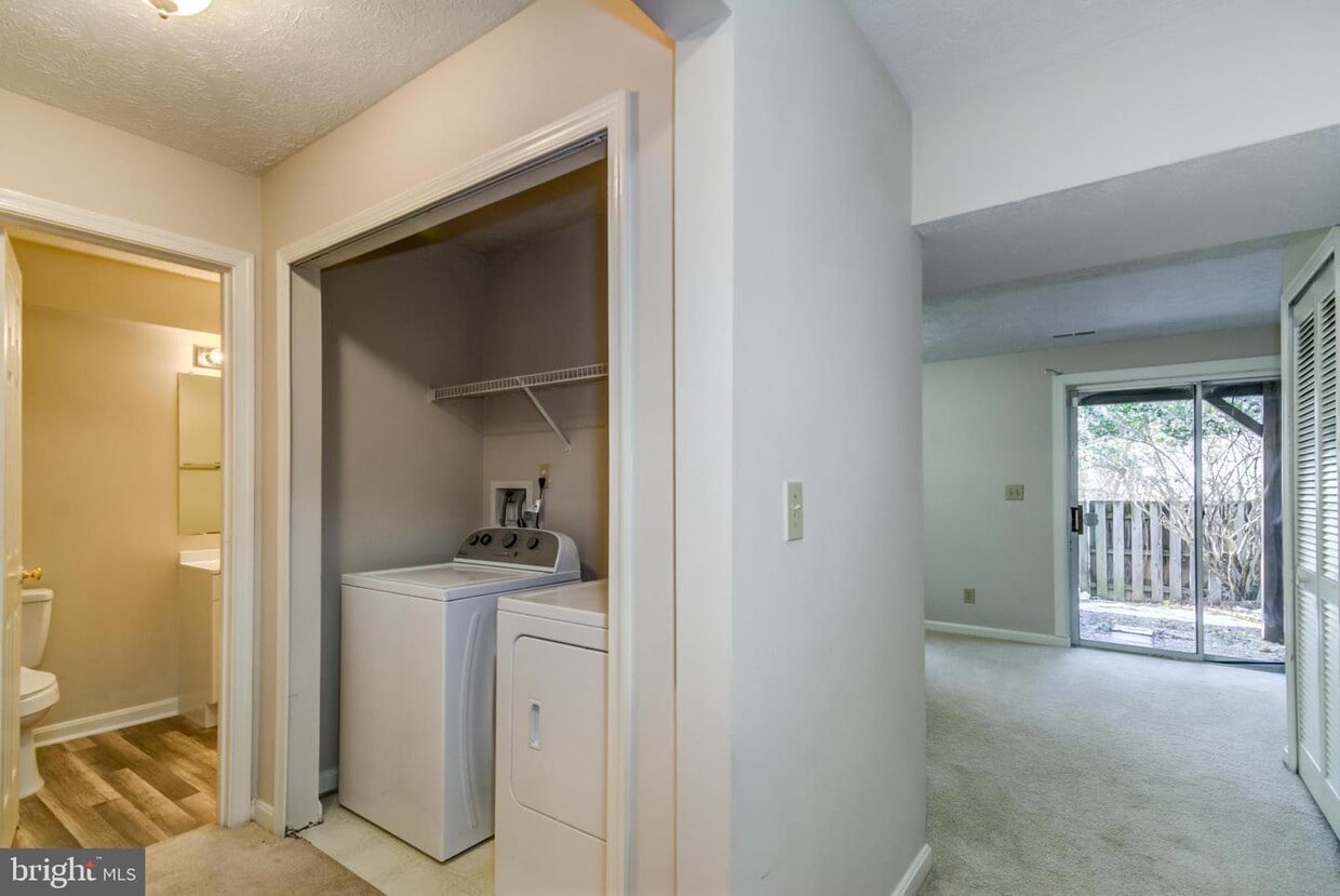 Foto principal - 104 Sterling Ct