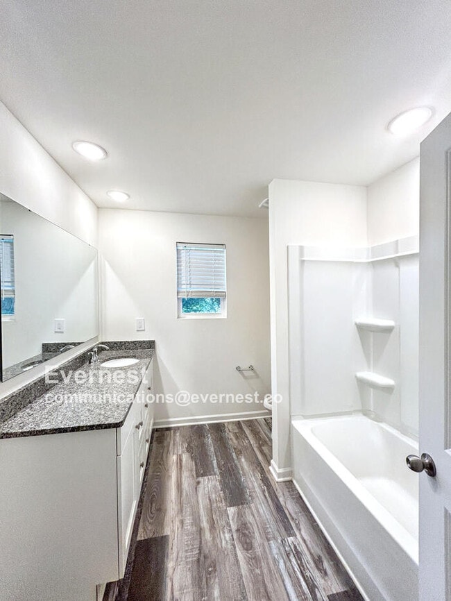 Building Photo - Bright 3-Bedroom Home with Modern Comforts...