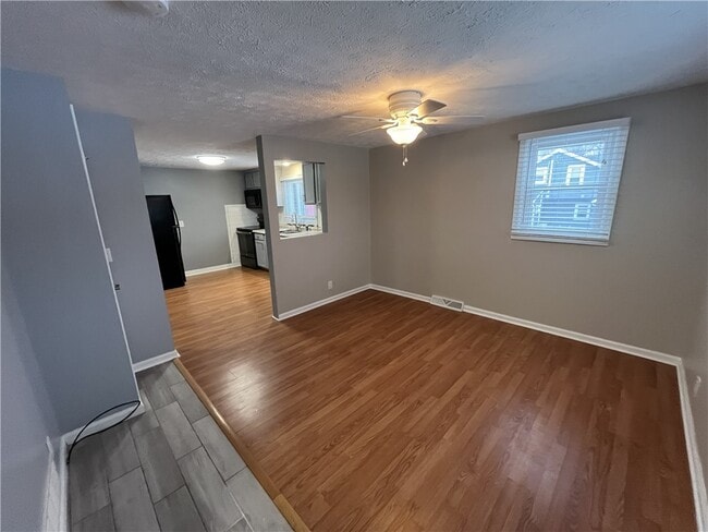 Building Photo - 898 Ridge Rd