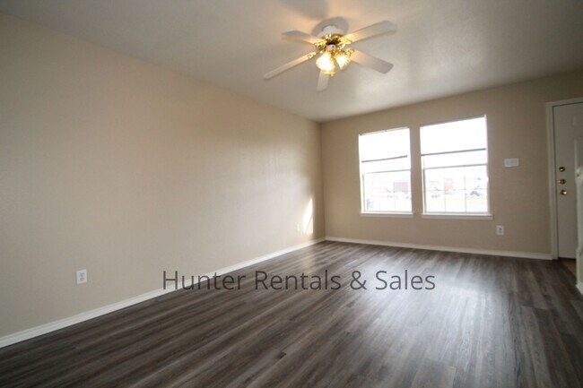 Building Photo - 1710 Spring Rose Cir