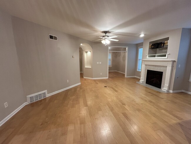 Building Photo - 1390 Island Town Dr