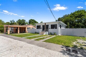 Building Photo - 1040 NW 35th St