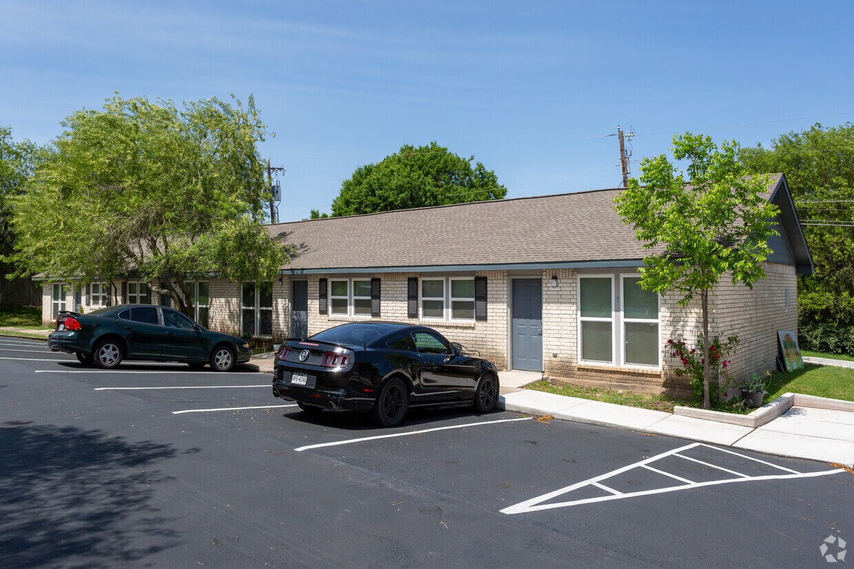 Primary Photo - 201 Meadow Ln