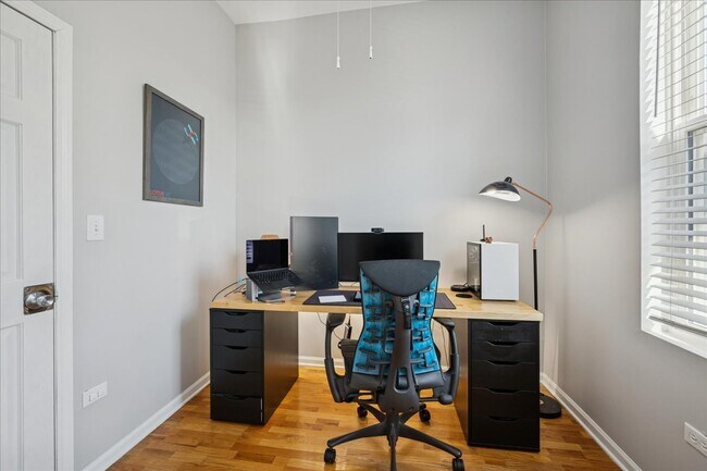 Foto del edificio - 3024 N Sawyer Ave