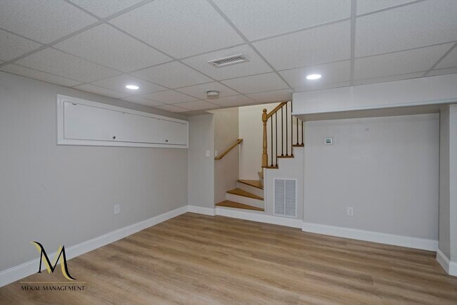 Building Photo - 78 Elm St