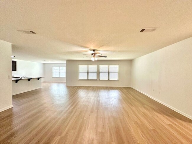 Foto del edificio - Beautiful 4/2/2 newer home for rent w/ community pool, playground, picnic area!