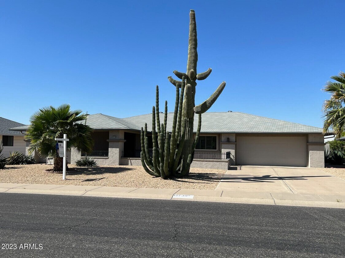Primary Photo - 12739 W Crystal Lake Dr
