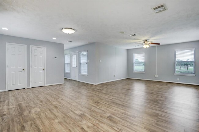 Building Photo - 1105 Brooks Ave
