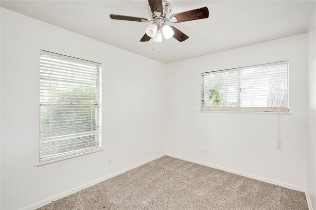 Building Photo - 809 Neans Dr