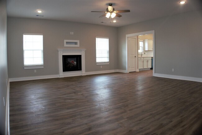 Foto del edificio - Beautiful 3 Bedroom, 2 Bath Craftsman-Styl...