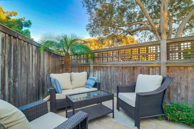 Foto del edificio - Spacious Unfurnished Home near Coronado's Schools available for Long Term Lease!