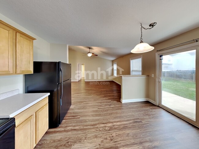 Foto del edificio - 490 Hemhill Dr